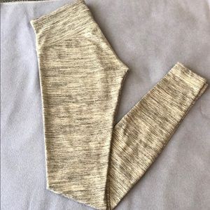 Lululemon Wunder Under sz 4